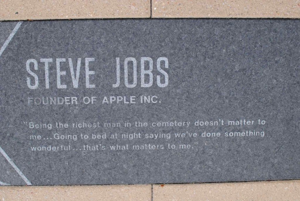 ستيف جوبز JOBS الشخصية الجدلية التي غيرت العالم