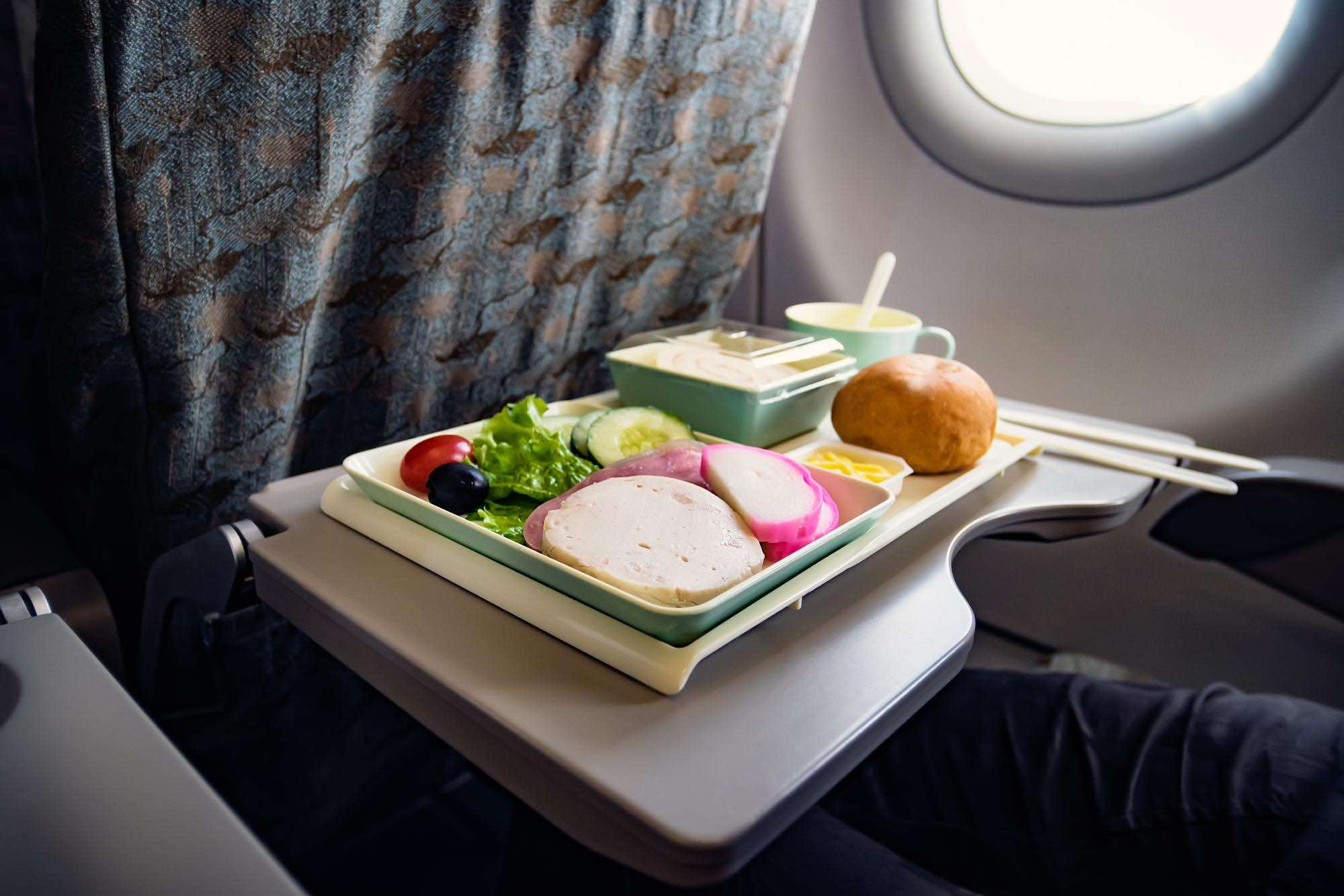 الذكاء الاصطناعي يدعم شركات الطيران في إعداد وجبات تناسب احتياجات الركاب