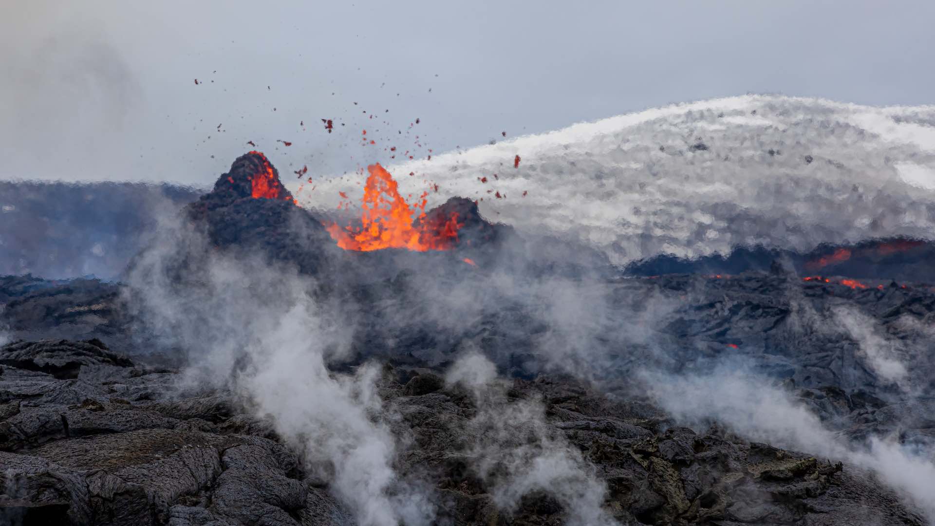تراجع بركان غريندافيك في أيسلندا ومخاوف من تزايد ثورانه